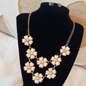Beautiful statement necklace with earrings